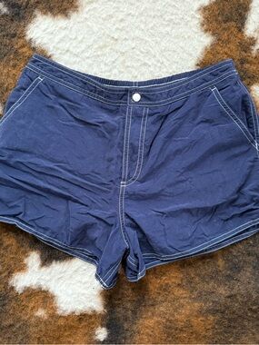 Beach House Navy Elastic-Waist Athletic Shorts with Contrast Stitching